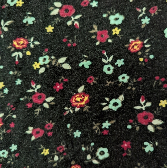 Flower Pattern Tee - Picture 4 of 4